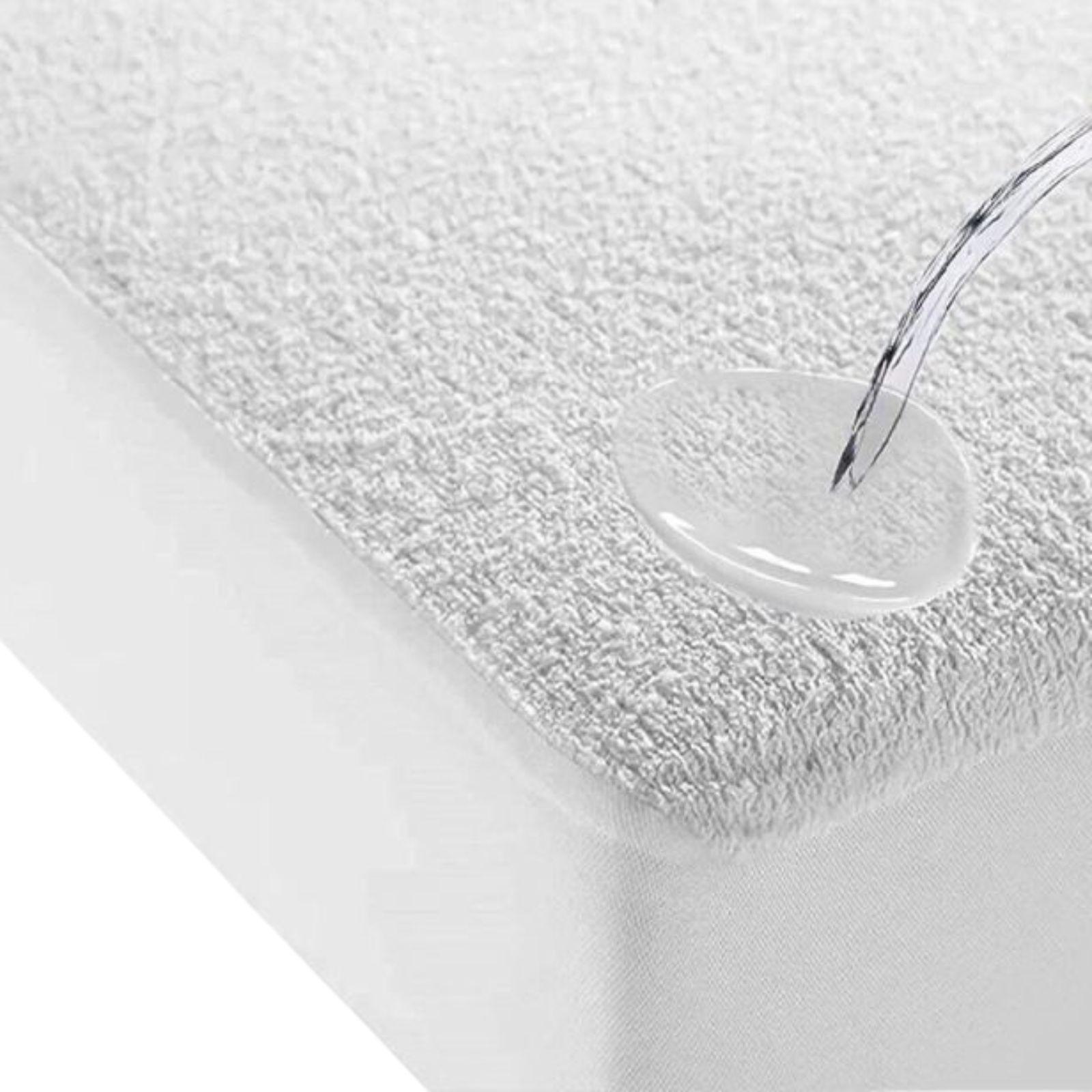 Coprimaterasso Sanitario Singolo Mastro Bianco ripreso da angolazione obliqua