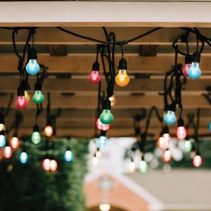 Catenaria di luci calde ad energia solare con lampadine incluse