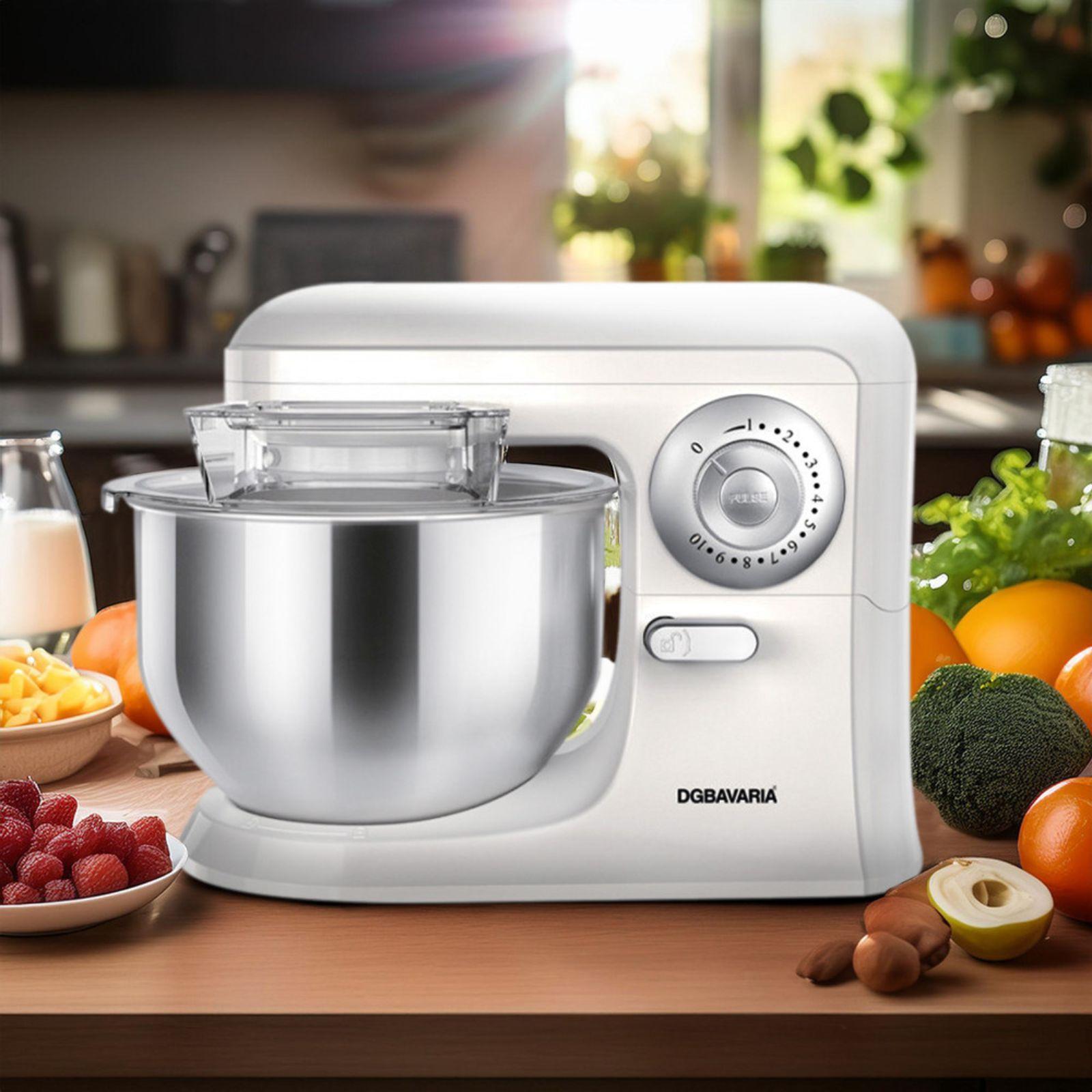 Impastatrice planetaria in cucina con ingredienti per preparazione impasti