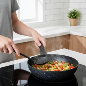 Tris di padelle con coperchi in vetro nere effetto marmo (20) - (24) - (28) cm