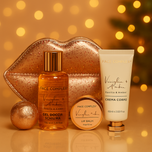 Kit doccia schiuma 100 ml , crema corpo 60 ml , bomba da bagno , balsamo labbra e scatola  portagioie in plastica a forma di bocca