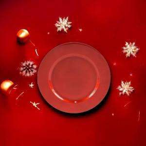Sottopiatto rosso natalizio in plastica rigida tondo 33 cm
