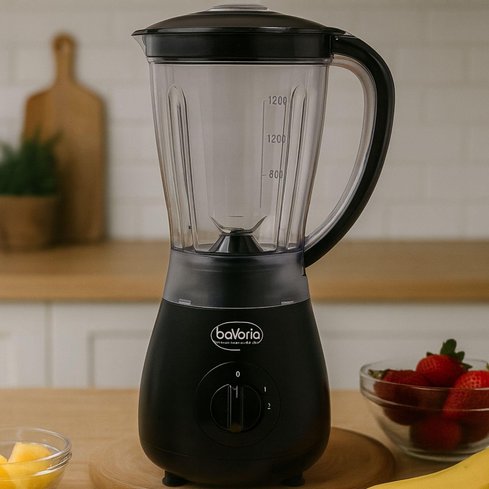 Frullatore VitaMix Joy in uso su bancone cucina con accessori