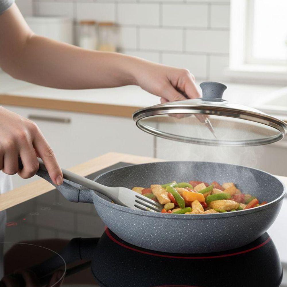  tris di padelle con coperchi in vetro effetto marmo (20) - (24) - (28) cm - foto 5